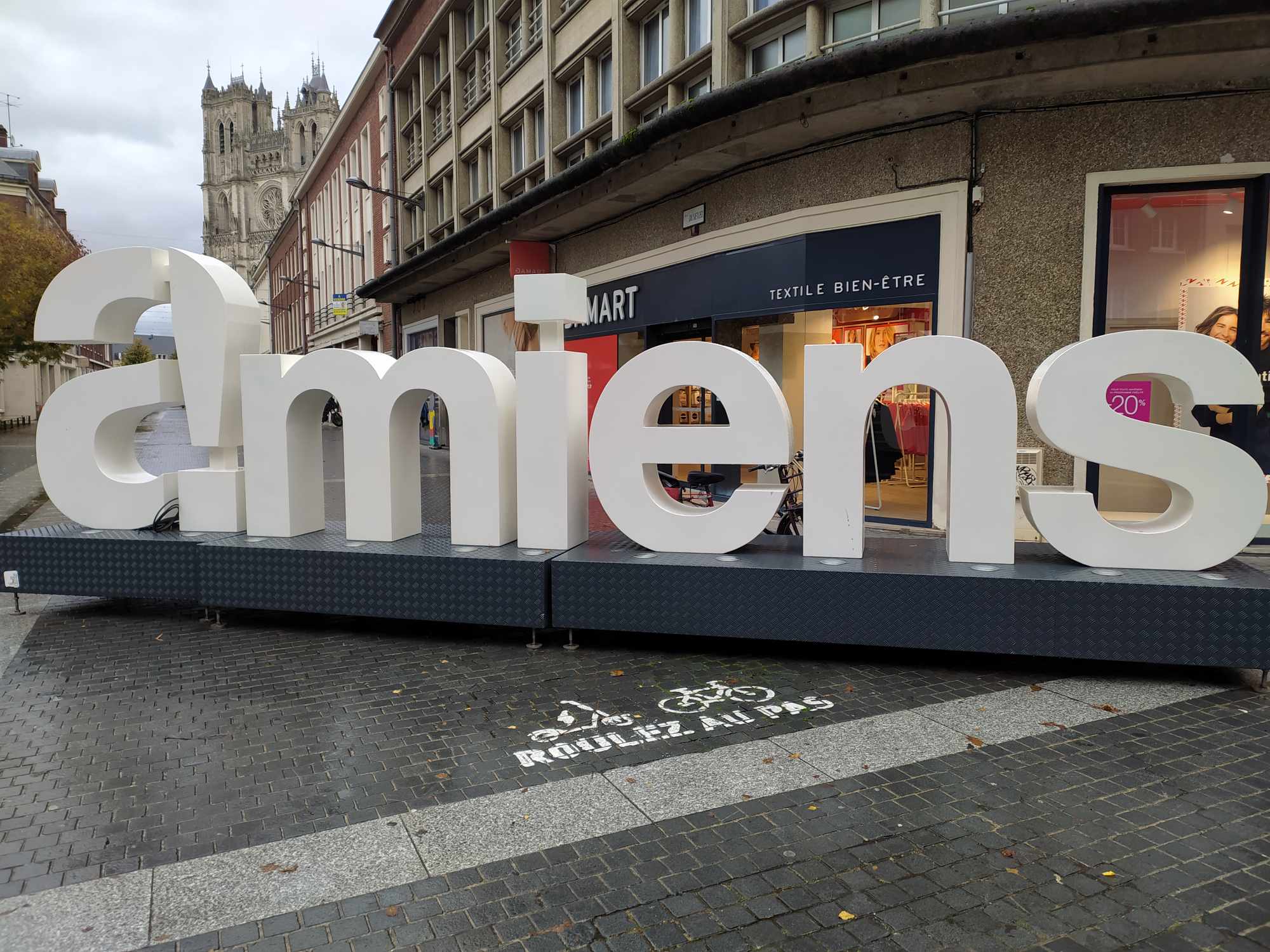 [Amiens] Des commerçantes scandalisées par une installation de la mairie devant leurs boutiques