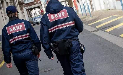 [POLICE] A St-Quentin, deux agents en uniforme trouvent une carte bancaire et achètent 150 euros de parfum